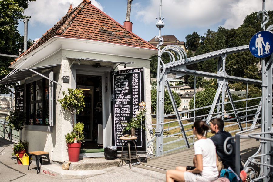 Kaffeehaus we love Coffee direkt am Mozartsteg in der Salzburger Altstadt