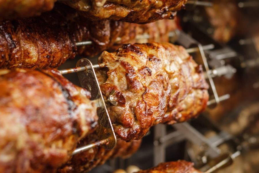 Salzburg für Liebhaber deftiger Gerichte Schweinsbraten am Grill