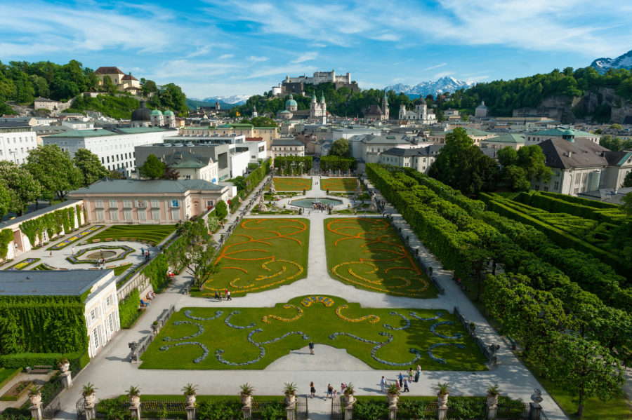 Blick über den Mirabellgarten auf die Festung Hohensalzburg