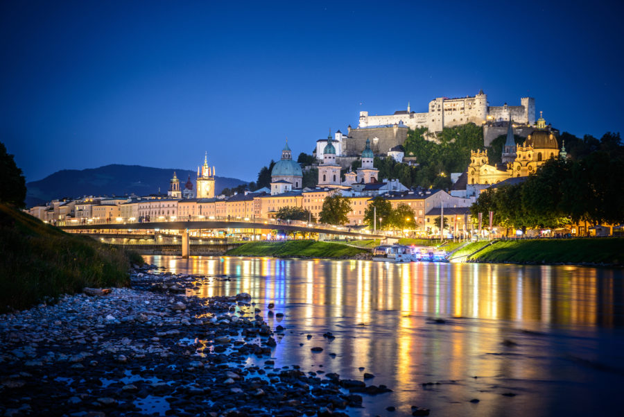 Das ist der Open-Air-Sommer in Salzburg Salzburg Altstadt bei Nacht